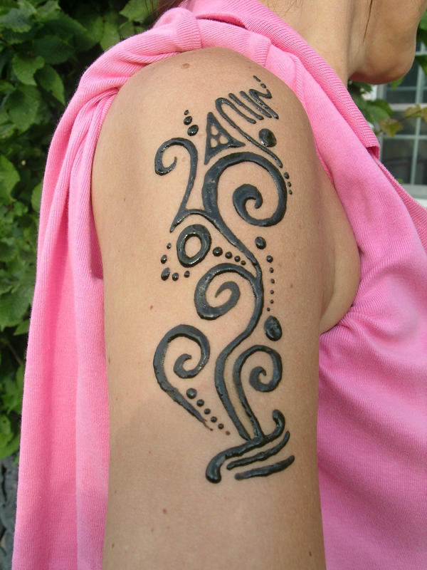 blake shelton tattoo on forearm. arm tattoos. Henna Arm