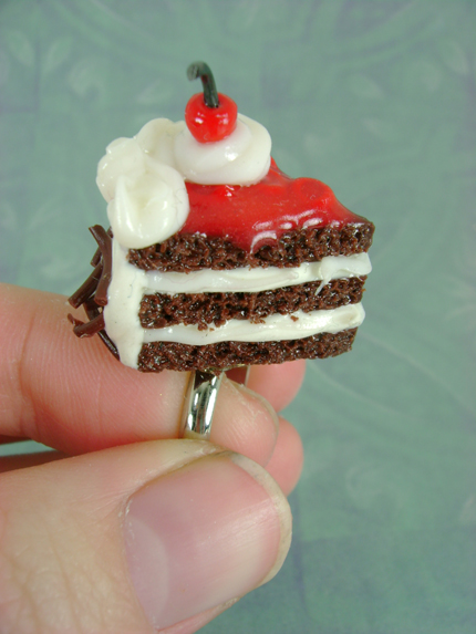 http://fc09.deviantart.net/fs23/f/2009/254/d/a/Black_Forest_Cake_Ring_by_monsterkookies.jpg