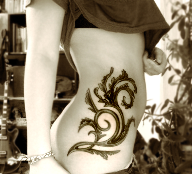 http://fc09.deviantart.net/fs29/f/2008/064/7/9/My_tattoo_by_paranoidxandroid.jpg