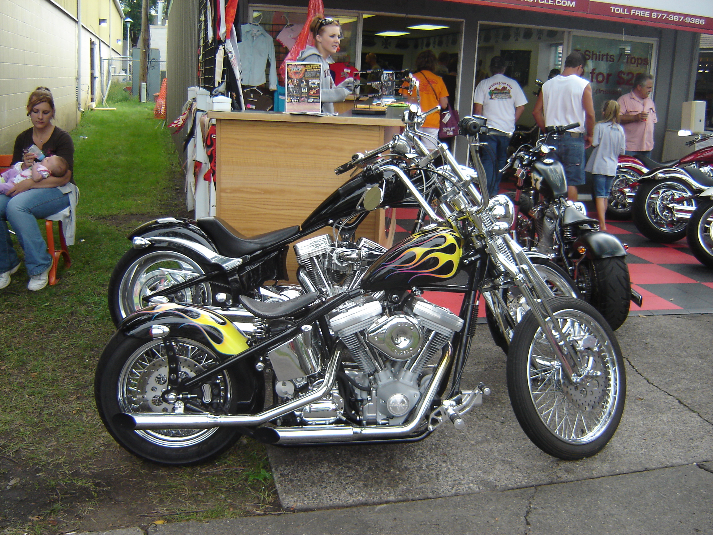 Old_School_Chopper_Motorcycle_by_ShockWaveX2.jpg (2304×1728)