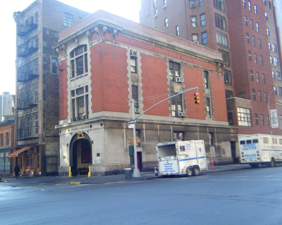 Ghostbusters_firehouse_4_by_Raggletag.jp