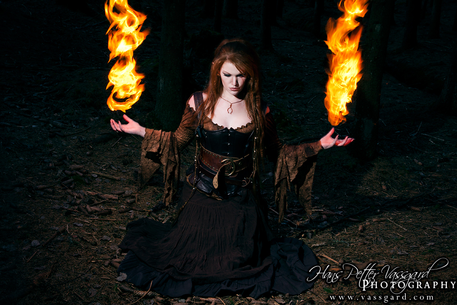 Sorceress I by *TatharielCreations