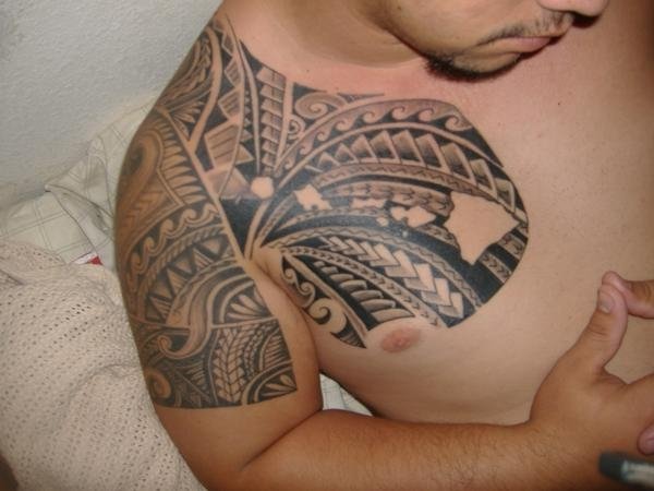 Hanalei__Polynesian_shield_by_Westgate_Tattoo.jpg