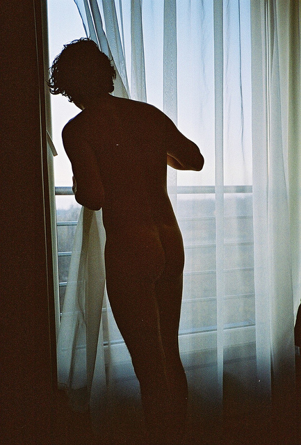 Louis Tomlinson shirtless and ass exposed pics