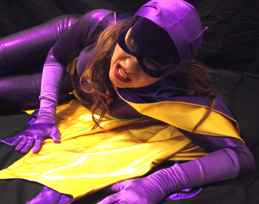 batgirl unmasked and humiliated comic