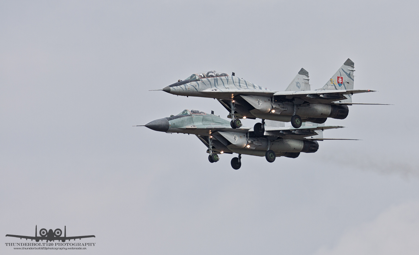 2x MiG-29