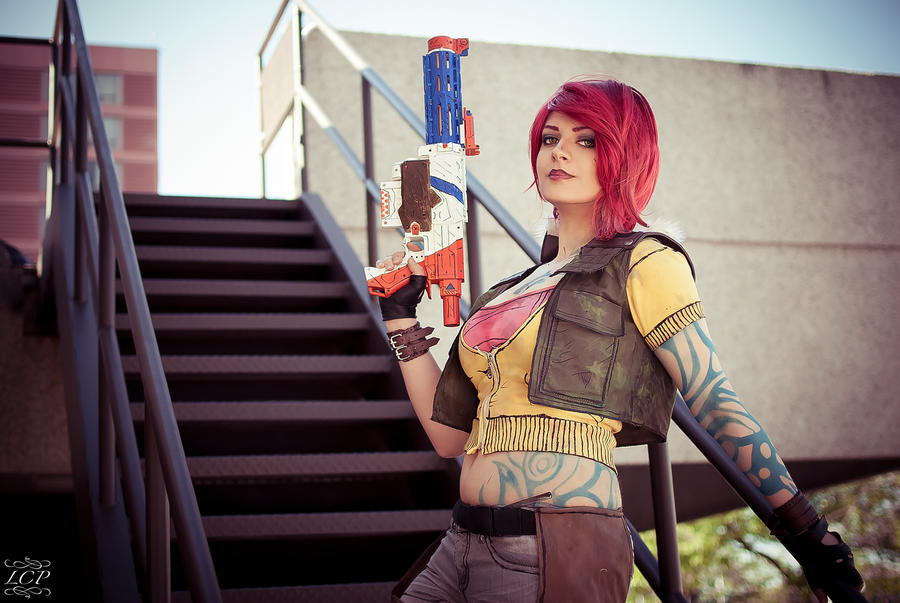 COSPLAY Hotties: Lillith From Borderlands 2, Scorpion From 
